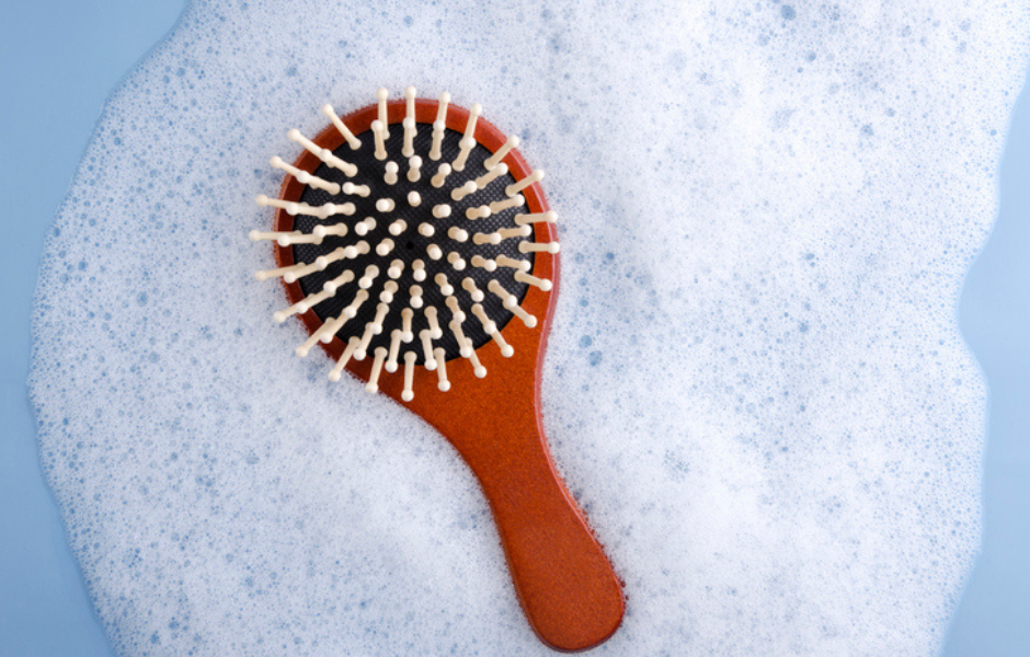 Haarbürste richtig reinigen